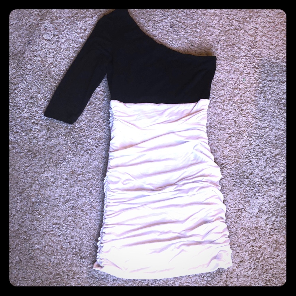 Black & white ruched one shoulder 1/2 sleeve dress